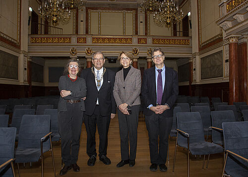 Micheline Bouchez, Institut Franc Allemand Rostock e.V., Rektor Professor Wolfgang Schareck, Botschafterin Frankreichs in Deutschland Anne-Marie Descôtes, Michael Paulus, Leiter des Rostock International House.