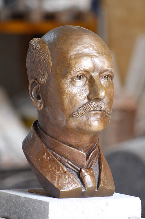 Die von Rico Rensmeyer gefertigte Büste des Nobelpreisträgers Albrecht Kossel. (Foto: Rico Rensmeyer).