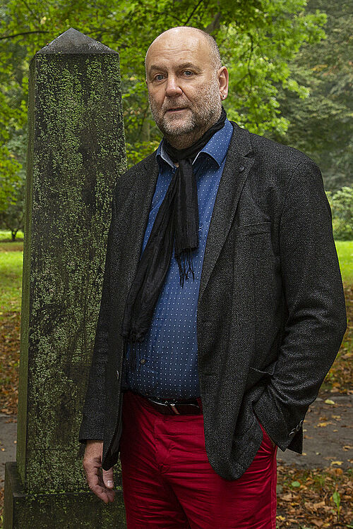 Professor Thomas Klie forscht zu Ritualen des Bestattungswesens. (Foto: Universität Rostock/Julia Tetzke).