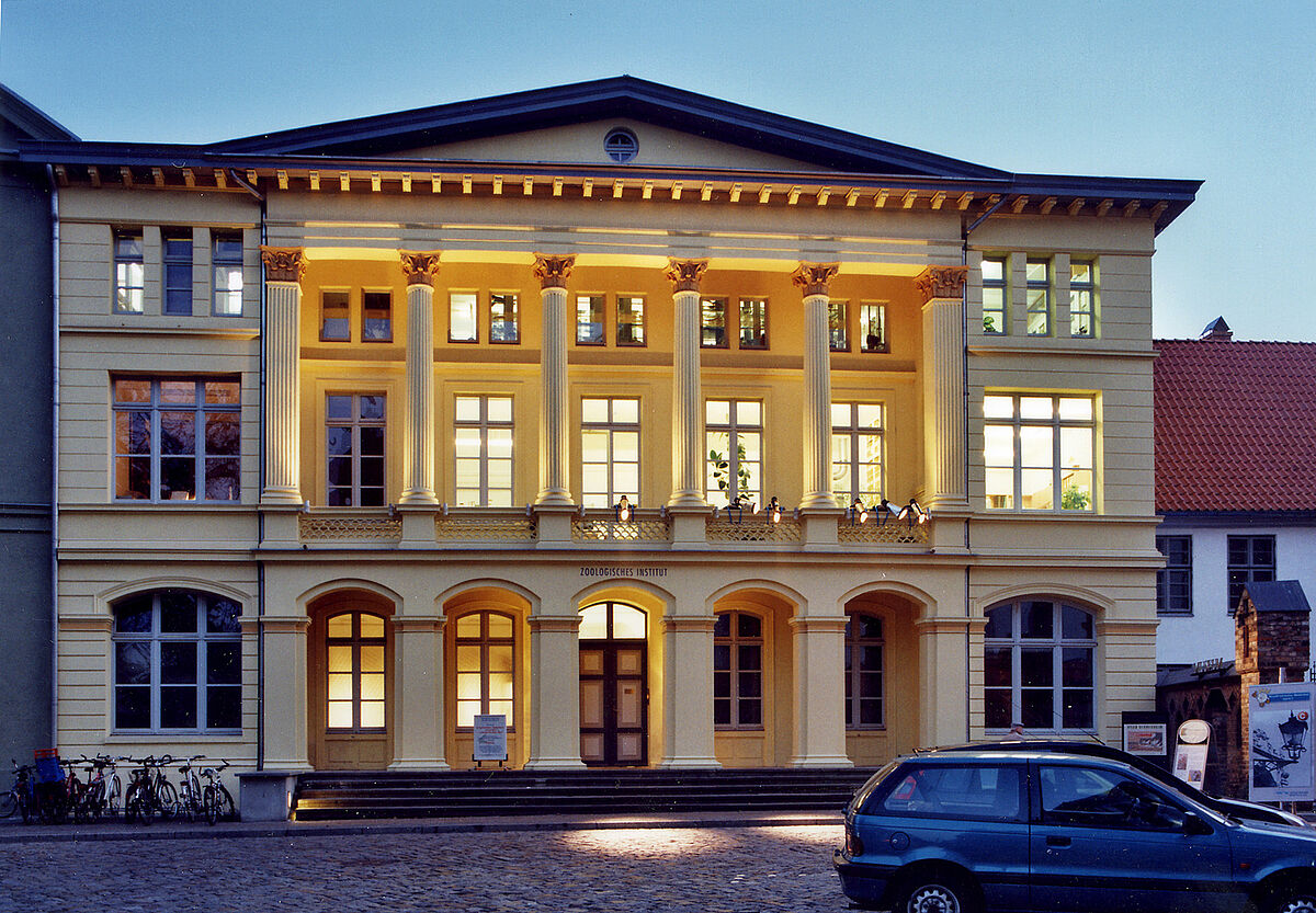 Bild 2: historisches Gebäude des Zoologischen Instituts