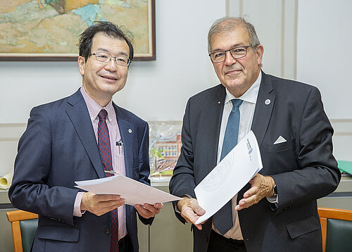 Rektor und Teilnahmer Delegation aus Japan