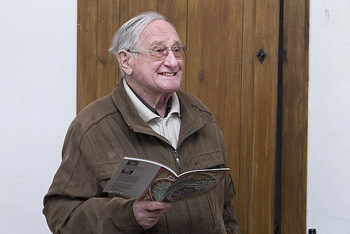 Professor Manfred Schukowski ist Autor mehrerer Bücher, die Einblicke in das Wunderwerk der Astronomischen Uhr in St. Marien geben. 