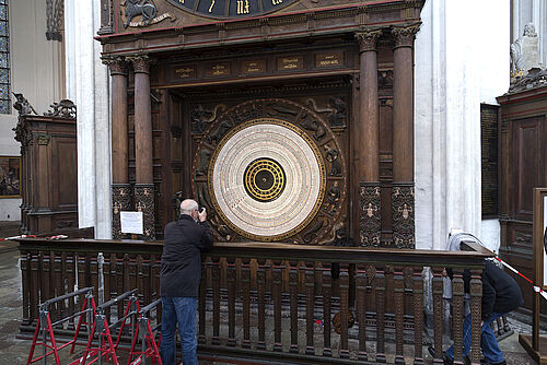Die Astronomische Uhr in St. Marien ist Magnet für Besucher der Marienkirche. Fotos (2): Universität Rostock/Julia Tetzke