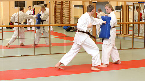 Auch Karate-Training  ist beim Hochschulsport möglich. Fotos (5): Universität Rostock/ Julia Tetzke