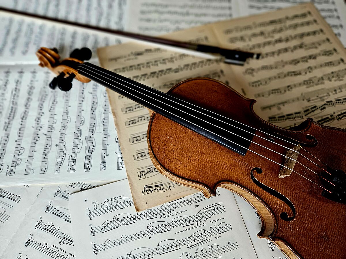 Notenpapier und Geige
