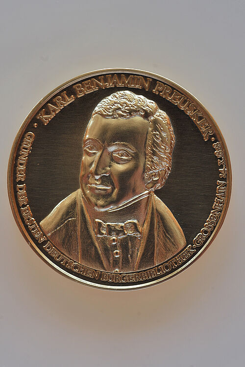 Vorderseite Karl-Preusker-Medaille (Foto: Bibliothek & Information Deutschland e. V.)