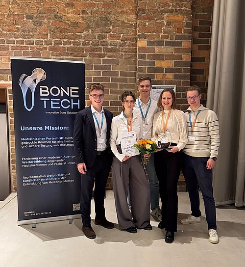 v.l.: Timon Pahl, Aila Klostermann, Arne Schirmer, Joana Büttner und Mathis Hach nehmen an dem „Annual Meeting der Orthopedic Research Society“ in Phoenix teil.   (Foto: privat).
