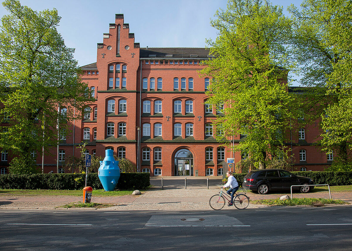 FACULTY OF ECONOMIC AND SOCIAL SCIENCES