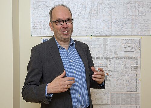 Dr. Ludger Jansen (pictured) from the Institute of Philosophy at the University of Rostock explores bionics in terms of the philosophy of science together with Dr. Manfred Drack from the Institute of Evolution and Ecology at the University of Tübingen. (Photo: University of Rostock).