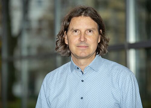 Professor Rafael Weißbach ist Lehrstuhlinhaber für Statistik und Ökonometrie am Institut für Volkswirtschaftslehre und Studienverantwortlicher für VWL an der Universität Rostock (Foto Thomas Rahr/Universität Rostock).