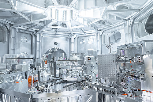 Aufbau am Experimentplatz L4n-P3 der ELI Beamlines-Anlage südlich von Prag, wo die Experimente zur Erzeugung der Nanodiamanten durchgeführt wurden. Bild: ELI Beamlines