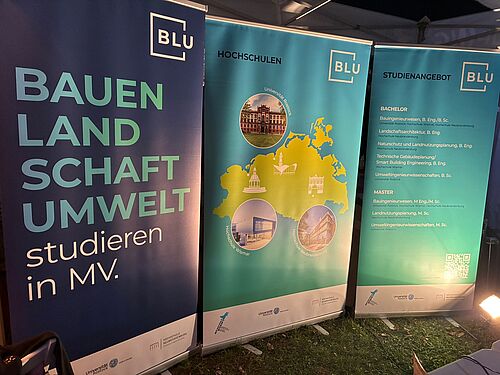 Informationstafeln zum BLU-Konzept informieren über die Initiative zur Stärkung des Bauingenieurwesens in Mecklenburg-Vorpommern. (Foto: Reica Lindner).