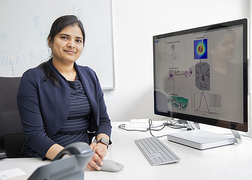Forschungsthemen von Dr. Revathi Appali, die als Nachwuchsgruppenleiterin im SFB ELAINE an der Universität Rostock arbeitet, sind unter anderem multiphysikalische Modellierung von Nervenzellen, Stammzellen und Knochenzellen im Kontext elektrisch aktiver Implantate. 