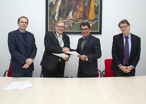 Professor Klaus Neymeyr, Professor Wolfgang Schareck, Professor Bahram Hemmateenejad und Michael Paulus. (Foto: Universität Rostock / IT- und Medienzentrum)