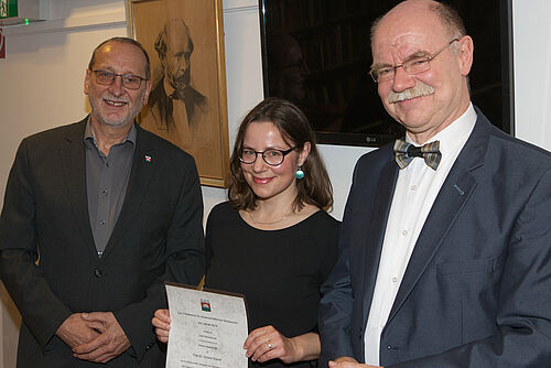 v. l.: Heinz-Werner Bruhs, Dr. Doreen Brandt, Prof. Dr. Martin Langner; (Foto: Christian Langhinrichs, Hebbel-Gesellschaft e. V.).