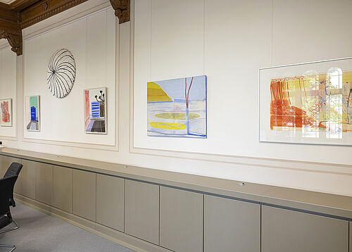 Die Ausstellung „Dialog im Rektorat“ mit Werken von Susanne Kandt-Horn und Tanja Zimmermann wurde am 18. Juni 2025 eröffnet. (Foto: Universität Rostock/Thomas Rahr).