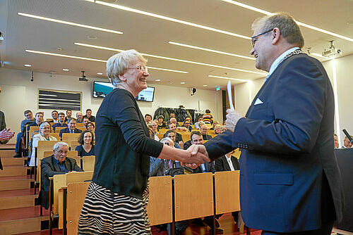 Professorin Heidrun Schumann und Rektor Professor Wolfgang Schareck auf dem Festkolloquium Computergraphik (Foto: ITMZ/Malte Willert).