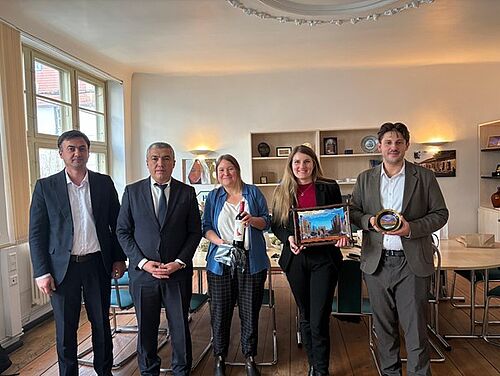 Empfang der usbekischen Delegation der Samarkand Agroinnovations and Research University im Konferenzraum des International Office. (Foto: International Office/Marita Schrieber).