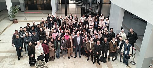 Teilnehmende der ersten Präsenzvorlesung zur algerisch-deutschen Zusammenarbeit in der Hochschulbildung und wissenschaftlichen Forschung über grünen Wasserstoff. (Foto: Yacine SALHI, Faculty of Physics, USTHB).