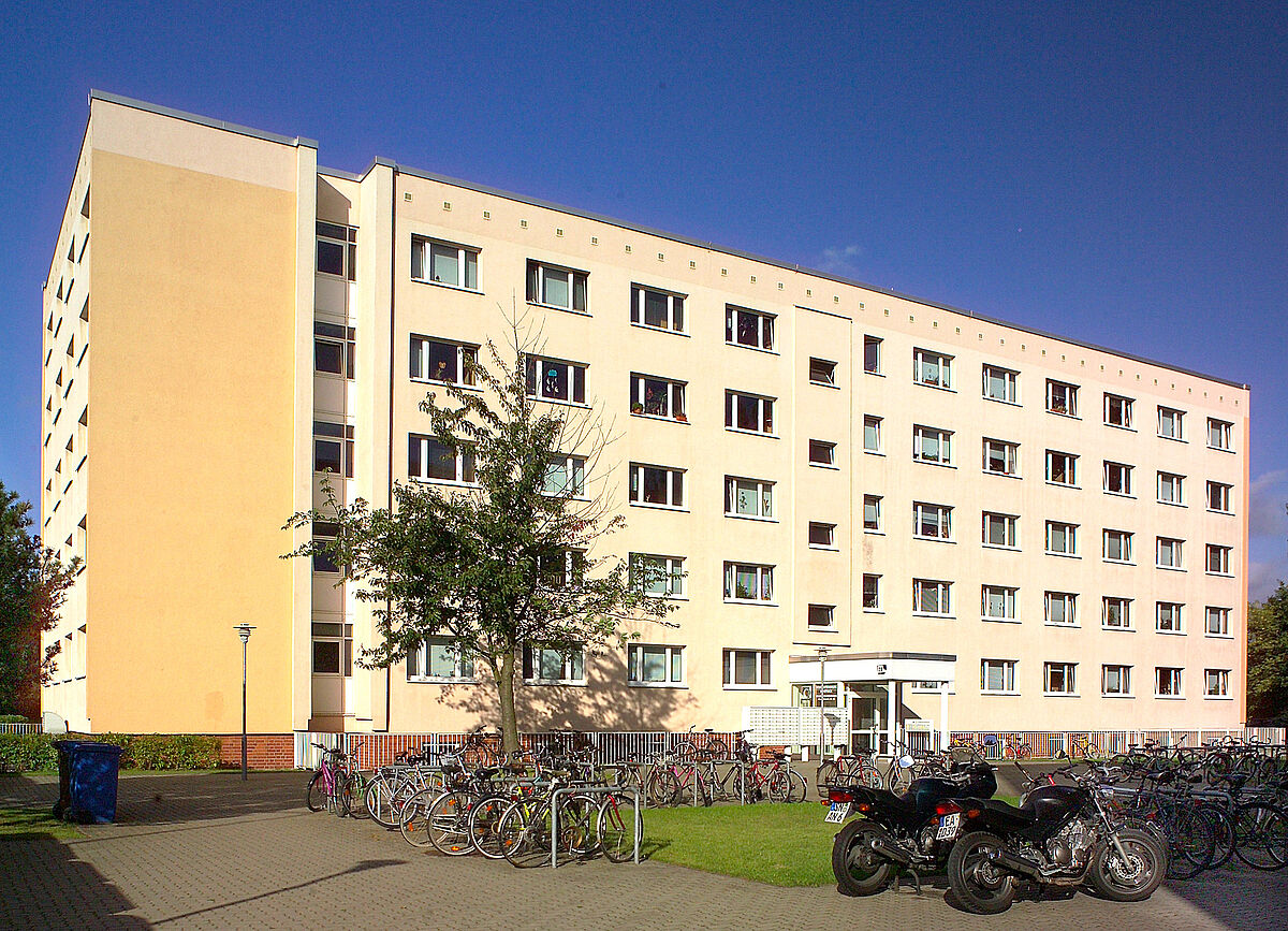 Bild 14: Studentenwohnheim in der Albert-Einstein-Strasse, Plattenbau
