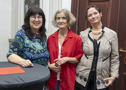 v.l. Rektorin Prof. Elizabeth Prommer, Tanja Zimmermann und Julia Theek (Foto: Universität Rostock/Thomas Rahr).