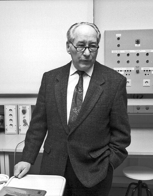 Auf dem Bild ist Professor Johann Gätke zu sehen.