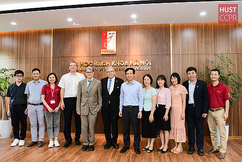 Treffen an der HUST u.a. mit Prof. Pham Thanh Huyen, DAAD-Außenstellenleiter Stefan Hasebergen, Michael Paulus, Professor Wolfgang Schareck, President of University Counci,l Le Anh Tuan und Prof Le Minh Thang. Prof. Ngyuen Dac Trung, (Foto: HUST, Prof. Le Minh Tang).  