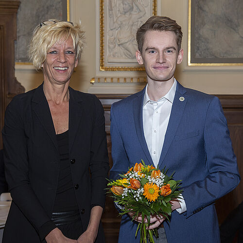 Titus Wiesner (studentischer Prorektor) und Frau Prof. Dr. Brigitte Vollmar (Präsidentin des Konzils) 