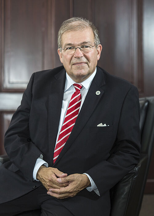 Uni-Rektor Professor Wolfgang Schareck legt sich für die Vertiefung der internationalen und Interdisziplinären Forschung seit Jahren ins Zeug. (Foto: Universität Rostock).